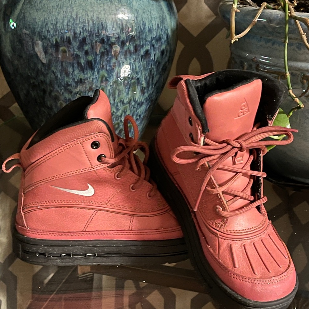 Nike Redwood Boot EUC